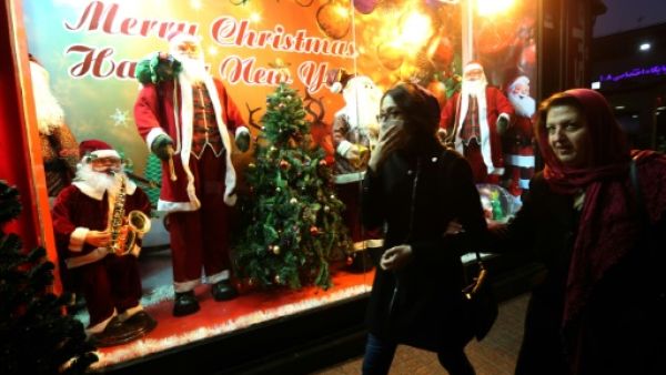 المرشد الاعلى الايراني يزور عائلات مسيحية لمناسبة عيد الميلاد