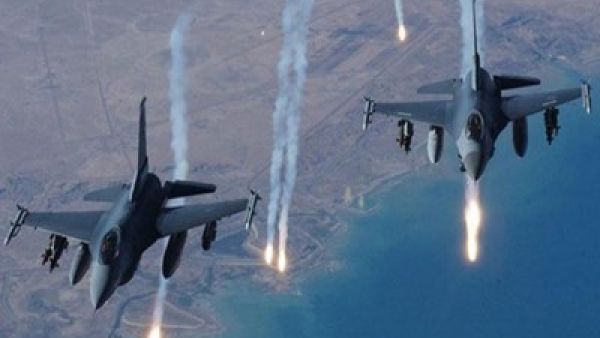 طائرات حربية تابعة للتحالف الدولي شنّت غارات جوية متتالية فجر السبت على مواقع لدعش