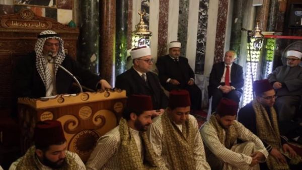  عائلات كاملة وصلت الى المسجد لإحياء هذه المناسبة الدينية في أجواء غير مسبوقة من الابتهاج