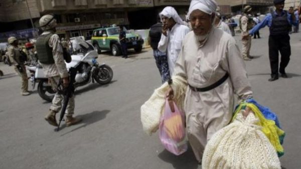 باعة ومتسوقون وسط انتشار امني كثيف في سوق الشورجة في بغداد
