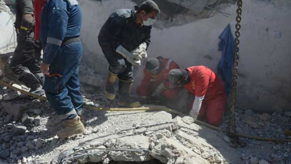 غارات جوية عنيفة يشنها التحالف الدولي على مواقع داعش غربي الموصل 