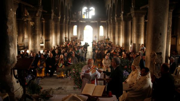 مئات المسيحيين يتدفقون على بلدة قرقوش العراقية