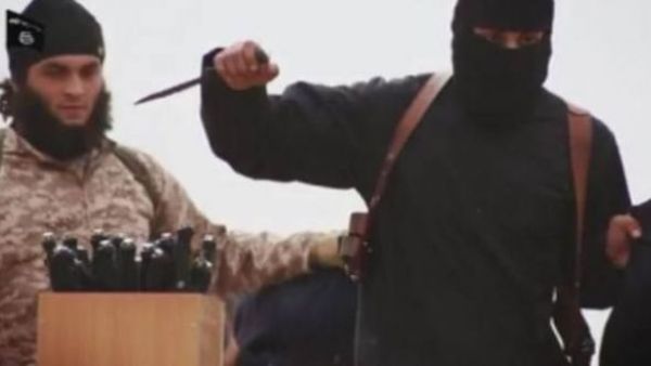 قيام عناصر من داعش بإعدام عائلتين وثلاثة اطفال نحرا 