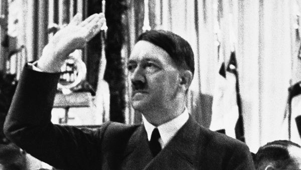 هتلر أمر بإخفاء 260 شاحنة مليئة بالكنوز في 11 مكانا في الأراضي البولندية