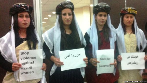 فتيات أيزيديات يطالبن بتحرير النساء المختطفات لدى داعش