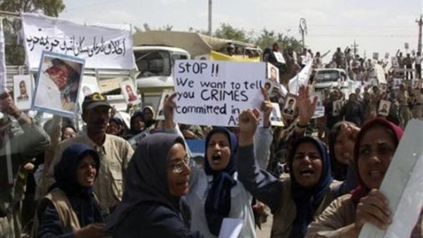 سكان مخيم أشرف يحتجون بعد يوم من مواجهات مع قوات الأمن العراقية
