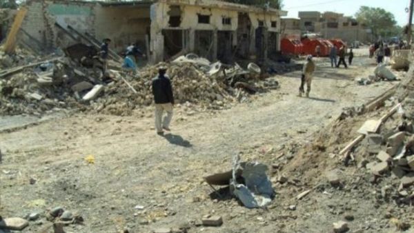 دمار بعد عملية انتحارية بسيارة مفخخة في محافظة ديالى العراقية
