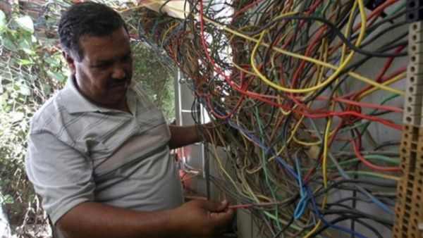 أسلاك متشابكة في كل مكان/أ.ف.ب