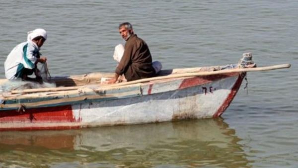 صيادان عراقيان في شط العرب