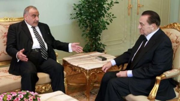 الرئيس المصري حسني مبارك (يمين) مستقبلا نائب الرئيس العراقي عادل عبد المهدي في القاهرة