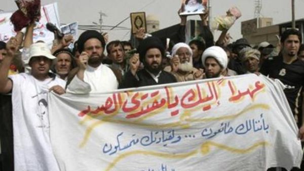 أتباع رجل الدين الشيعي المناهض للولايات المتحدة مقتدى الصدر يتظاهرون في العراق 

