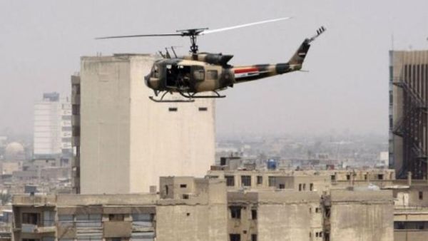 مروحية تابعة للجيش العراقي تحلق فوق العاصمة بغداد
