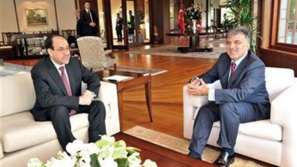 الرئيس التركي عبدالله غول مستقبلا المالكي