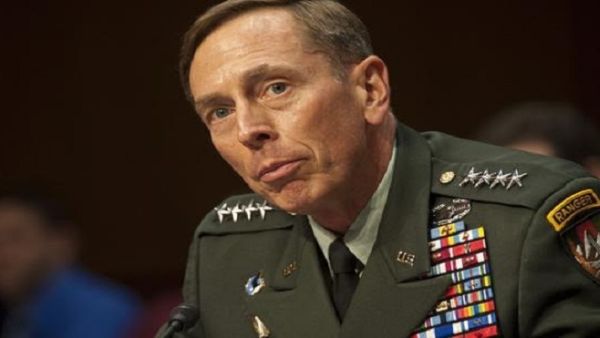 الجنرال الأمريكي ديفيد بترايوس، قائد القوات الأمريكية في العراق بين عامي 2007 و2008