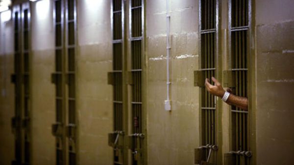 مصادمات مسلحة في أحد السجون بمدينة الحلة /100 كيلومتر جنوبي بغداد/ 