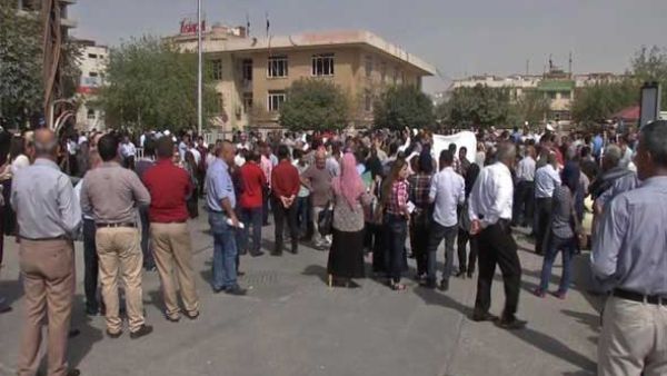 تظاهرات حاشدة للموظفين والمعلمين في مدينة السليمانية