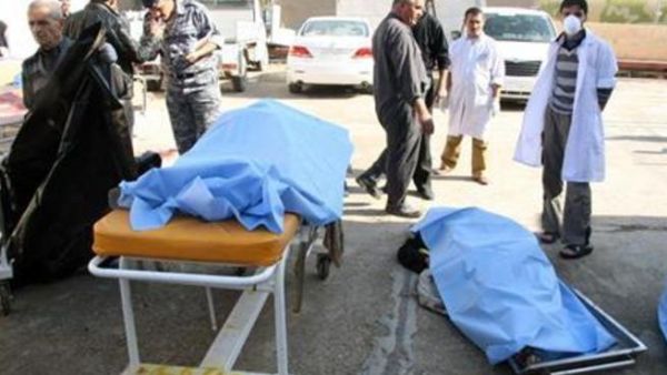 جثث لبعض ضحايا تفجير قنبلة امام مستشفى في تكريت 
