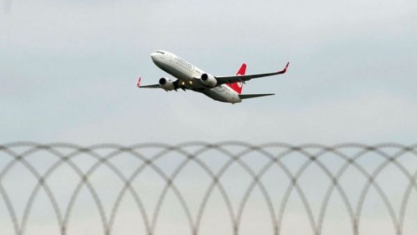 Iraq has ordered international airlines to halt services to Erbil, the Kurdish capital, and Sulaimaniyah, its second city, beginning Friday evening. (Ozak Kose/ AFP) Iraq has ordered international airlines to halt services to Erbil, the Kurdish capital, and Sulaimaniyah, its second city, beginning Friday evening. (Ozak Kose/ AFP)