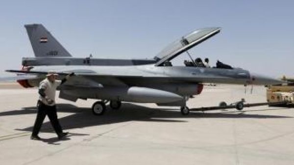 مقاتلة اف-16 عراقية اثناء مراسم تسلمها من الولايات المتحدة يوم 20 يوليو تموز 2015
