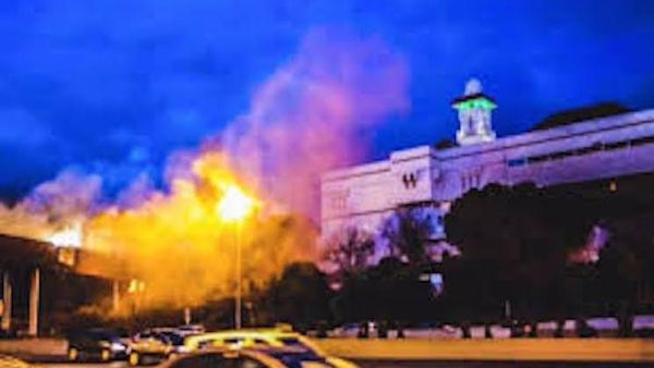 النازيون الجدد يشنّون هجوماً بمشاعل حارقة بمحيط أكبر مسجد في إسبانيا
