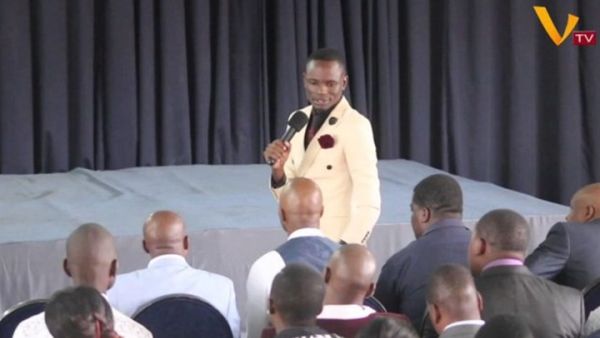 رجل الدين: لديّ رقم الإله ويمكنني أن أتصل به عند الحاجة 