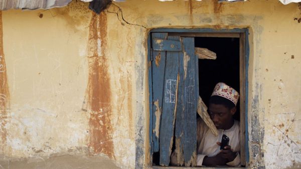 تشير المواجهات إلى حرب بالوكالة بين الموالين للسعودية وإيران