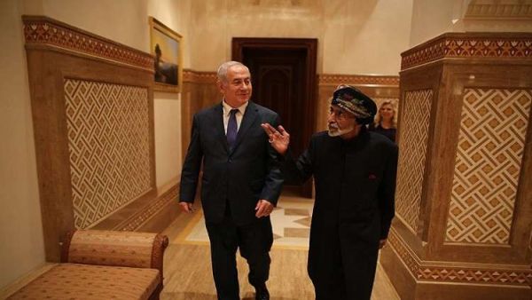 رئيس الوزراء الإسرائيلي بنيامين نتنياهو، خلال زيارته الأخيرة لسلطنة عمان