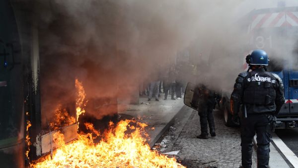 مواجهات في شوارع باريس