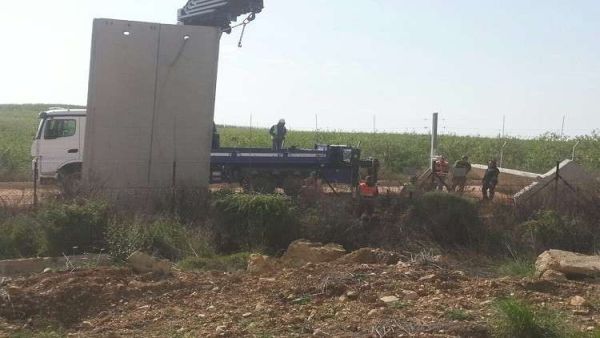 بناء جدار فاصل عند الحدود مع لبنان