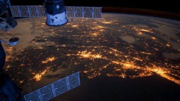 أطلقت إسرائيل القمر قبل أيام 