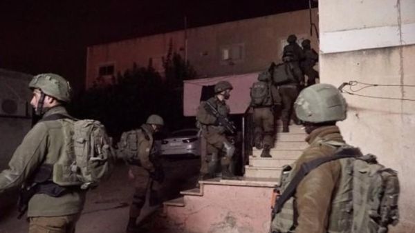 حملة اعتقالات واسعة في الضفة طالت 40 فلسطينيا 