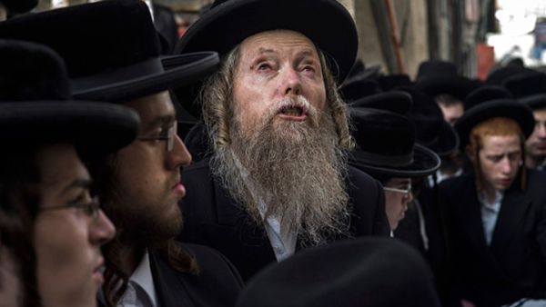 مواقع وصحف يهودية، قالت إن الأرشيف اليهودي العراقي وجد في أحد قصور الرئيس العراقي الراحل صدام حسين