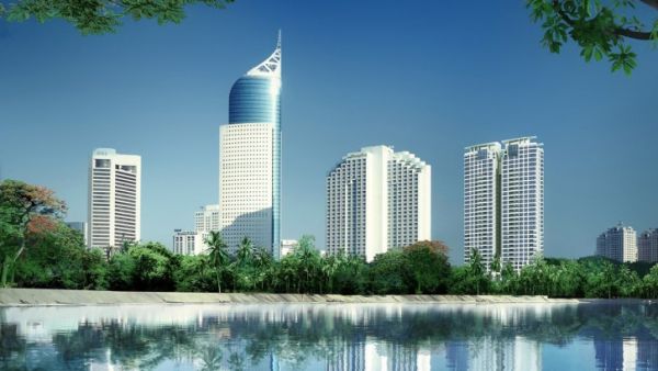 يتظاهر عشرات الإسلاميين المتشددين خارج المحكمة مطالبين بسجن "أهوك"