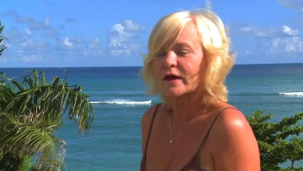 تبادل الزوجات يحدث في جامايكا على الهواء مباشرةً‎