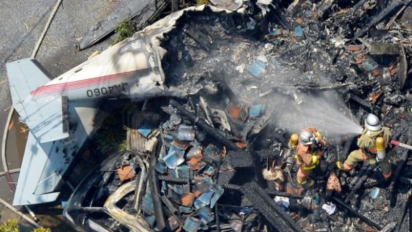 طائرة تهوي على منطقة سكنية بطوكيو