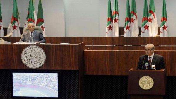 أكبر تكتل معارض يعتبر التعديل الدستوري مجازفة حقيقية في الجزائر

