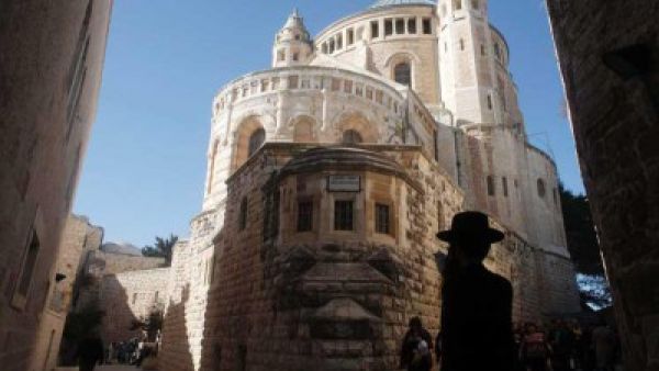 اعتقال يهودي يشتبه في خطه كتابات معادية للمسيحية في القدس