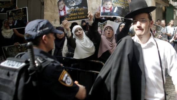 عباس لن يسمح بالعنف ونتانياهو يتعهد بملاحقة مهاجمي منزل دوابشة