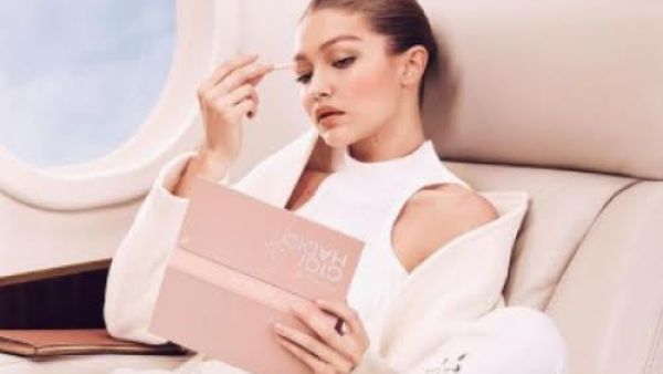 طبقي مكياج جيجي حديد Gigi Hadid لتكوني جميلة مثلها

في أغلب إطلالاتها تعتمد جيجي على المكياج البسيط جداً 