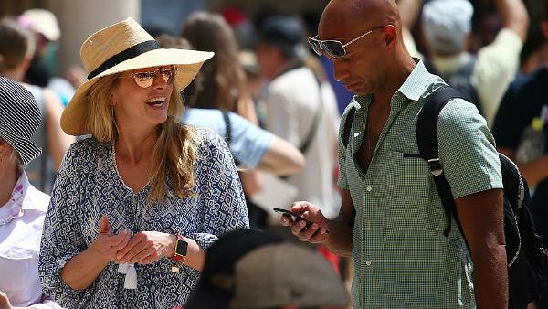 لورين باول وصديقها عمدة لندن السابق أدريان فينتي