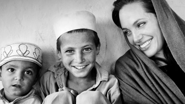 Angelina Jolie is urging Europe to prioritize refugees from war-torn countries, instead of economic migrants. (Marcodilauro.com)