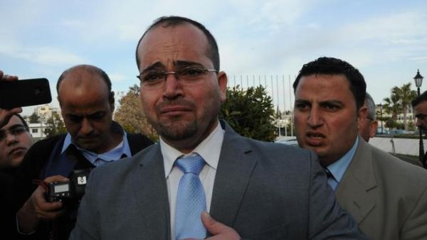 النائب احمد الشقران رئيس لجنة التحقيق يبكي بعد رفض المجلس احالة الملف الى القضاء/عن الانترنت