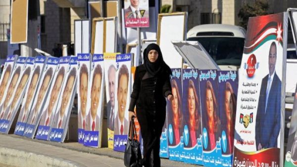 من ملصقات الدعاية الانتخابية في العاصمة الاردنية عمان/أ.ف.ب
