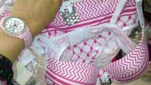 ملابس داخلية نسائية تحمل ألوان وهيئة الشماغ الأردني