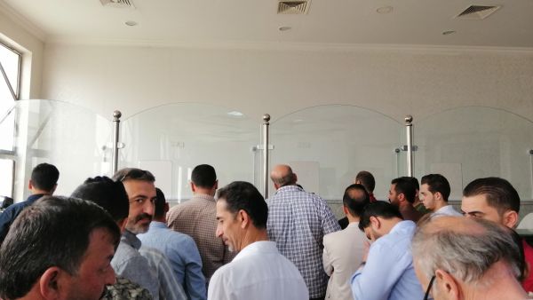 إزدحام المسافرين في معبر جابر الحدودي 