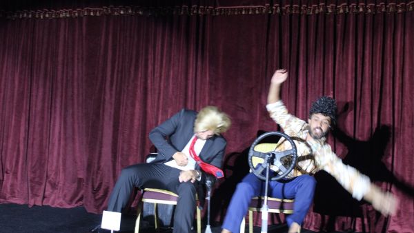 مشهد يجسد حوار بين سائق أردني وترامب