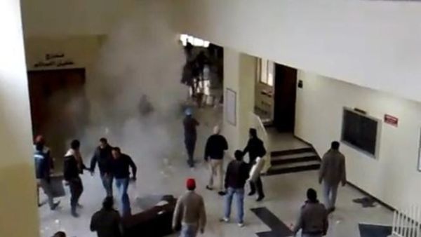 طلبة يحطمون موجودات احدى الكليات خلال مشاجرة في جامعة اليرموك/شمال/ارشيف طلبة يحطمون موجودات احدى الكليات خلال مشاجرة في جامعة اليرموك/شمال/ارشيف