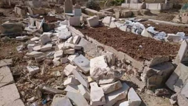 قتيل وإصابة 5 من الأمن بعملية توقيف "محطم شواهد قبور"