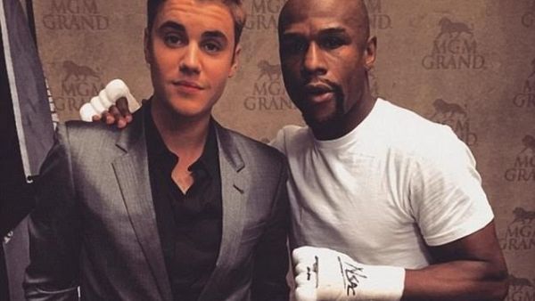 جاستن بيبر مع لاعب الملاكمة العالمي فلويد مايوذر