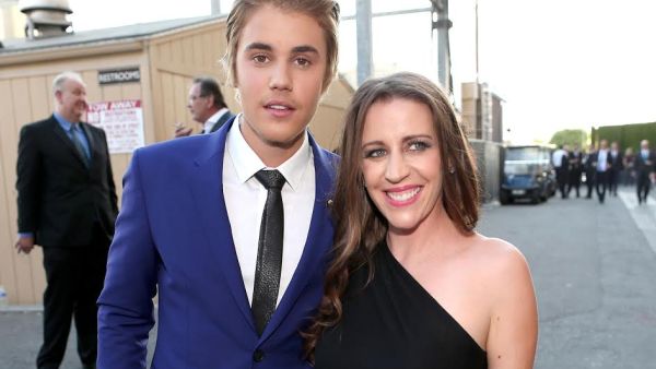 جاستن بيبر ووالدته